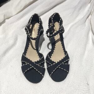 Restricted 8 heeled maryjanes black cream euc